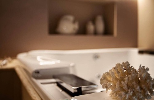 Longiano Apartment | Room 'Resort Villa Paola - Camera Ibis' with Sea View, Wi-Fi and Air Conditioning