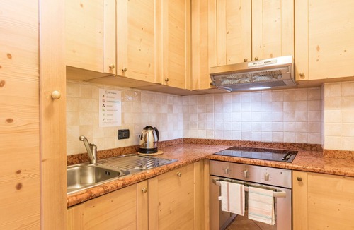 Commezzadura Apartment | Rural Apartment "Maso Margherita - Tablà" with Balcony, Garden & Wi-Fi