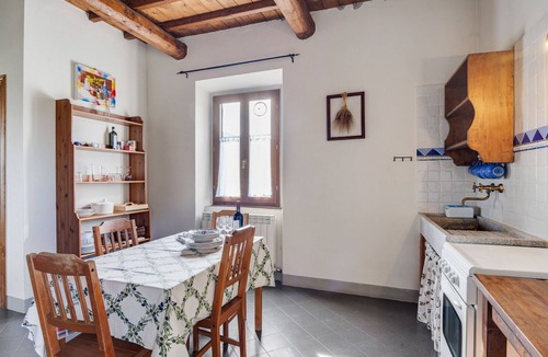 Figline e Incisa Valdarno House | Rustic Getaway in Tuscan Hills