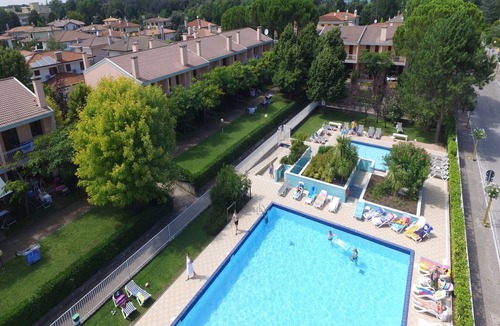 Bibione Villa | Spacious villa with private garden