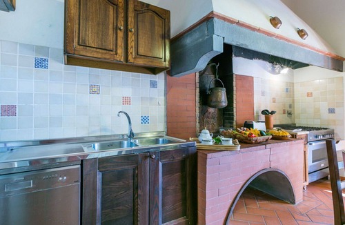 San Casciano in Val di Pesa House | Stunning private villa for 9 people with WIFI, hot tub, TV, patio and panoramic view
