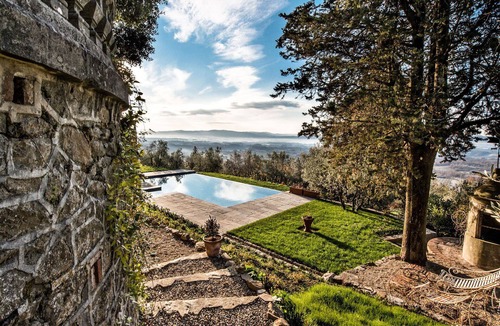 Loro Ciuffenna Villa | Stunning private villa for 14 guests with A/C, WIFI, private pool, TV, patio and pets allowed