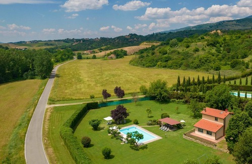 Terranuova Bracciolini Villa | Stunning private villa for 4 people with pool, WIFI, TV and pets allowed