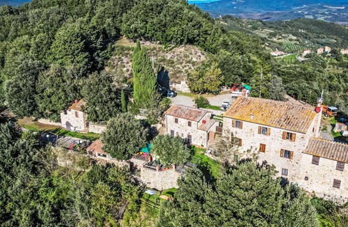 Pari Villa | Stunning private villa for 4 people with WIFI, patio, pets allowed and panoramic view