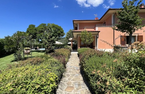 Loro Ciuffenna Villa | Stunning private villa for 11 guests with private pool, WIFI, TV, terrace and pets allowed