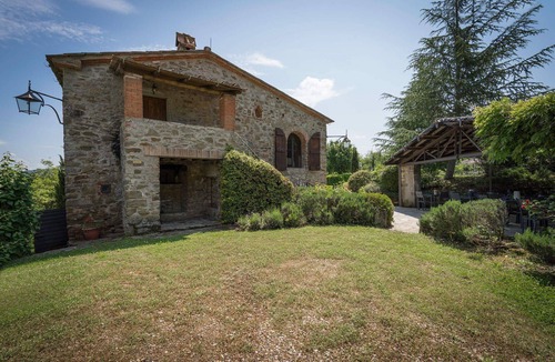Bucine Villa | Stunning private villa with internet, private pool, patio, pets allowed and panoramic view