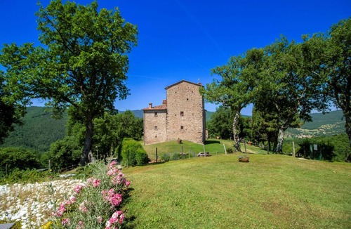 Pieve di Chio Villa | Stunning private villa for 16 guests with WIFI, private pool and TV