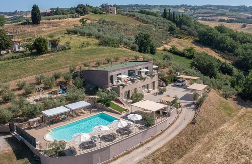Loreto Villa | Stunning private villa with private pool, WIFI, A/C, TV, patio, pets allowed and panoramic view