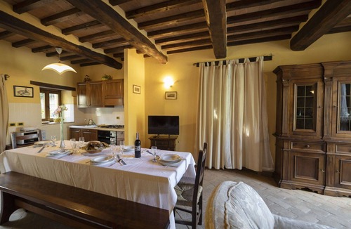 Pieve di Chio House | Stunning villa for 10 guests with private pool, WIFI, TV, patio and pets allowed