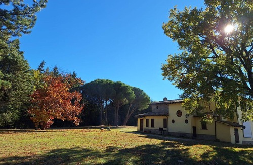 Valfabbrica Villa | Stunning villa for 7 people with WIFI, pool, TV and terrace, close to Assisi