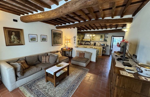 Castelvecchio Villa | Stunning villa with private pool, WIFI, A/C, TV, terrace and panoramic view, close to Lucca