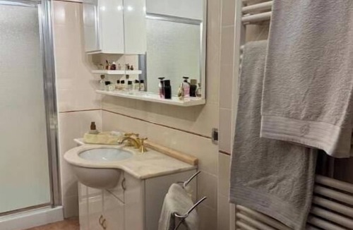 Ovest Bed & Breakfast | Sunset Escape: Charming B&B near Lake Garda