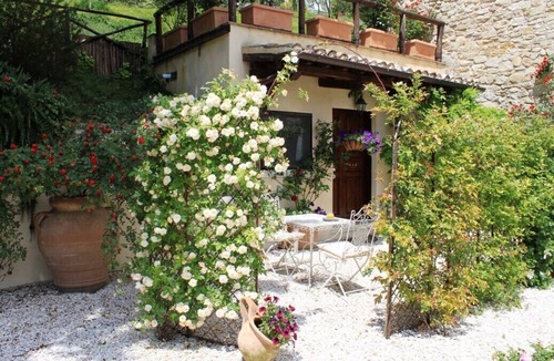 Spoleto Cottage | The Nest - Cosy cottage for two in gorgeous property with large swimming pool