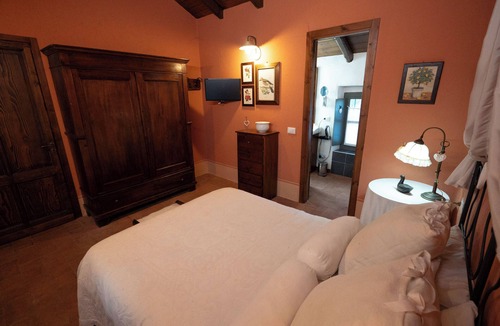 Veruno Bed & Breakfast | The Willow Bed & Breakfast - Room Tulip