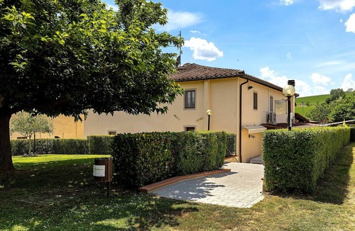 Borgo San Lorenzo Apartment | Triple Room Chiara: Warmth and Comfort in the Heart of Mugello