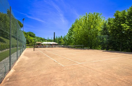 Bivio Lugnano Villa | Typical stone farmhouse with private pool and tennis court. Located on the border between Tuscany an