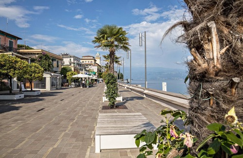 Gardone Riviera Apartment | Vacation Apartment “Le Pleiadi Alcione” with Wi-Fi & A/C