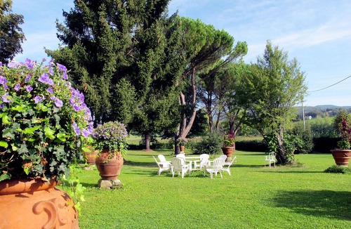 Porrena House | Vacation home Laura by Interhome