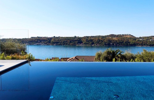 Salo Villa | Villa 'Acquariva Luxury and Privacy' with Lake View, Wi-Fi and Air Conditioning