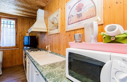 Ramazzano Villa | Villa Campanella: A characteristic and welcoming two-story age-old farm house surrounded by the greenery, with Free WI-FI.