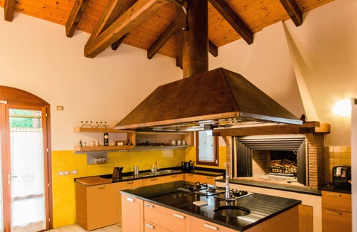 Mezzano Villa | VILLA DE LA REINA