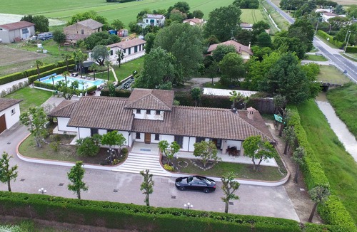 Mezzano Villa | VILLA DE LA REINA