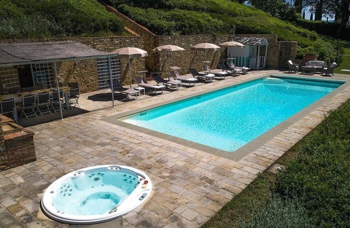 Tavarnelle Val di Pesa Villa | Villa Gingillo: A splendid three-story villa surrounded by the greenery, with Free WI-FI.