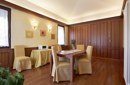 Borgo Trento Apartment | Villa Gloria. Apartment near downtown with private parking