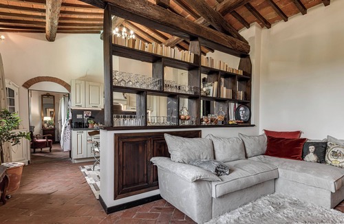 Figline e Incisa Valdarno Villa | Villa 'Isabelle' with Shared Pool, Wi-Fi and Air Conditioning