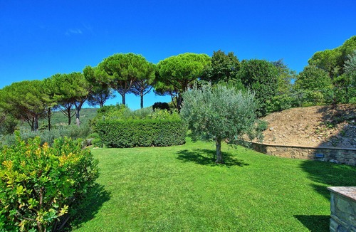 Passignano sul Trasimeno Villa | Villa Le Murate - Vacation Rental with private swimming pool near Trasimeno Lake, Umbria