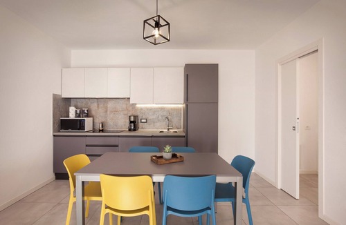 Cisano Apartment | Villa Manzoni APT 1, Villa Manzoni APT 1 - appartamento in villa con piscina