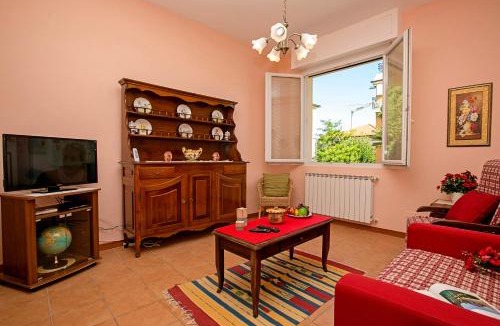 Desenzano del Garda Apartment | Villa Mimosa Near Desenzano Old Town Apt 1 Parking, AC, WiFi - Happy Rentals