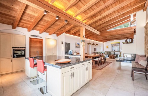 Brenzone sul Garda House | Villa mit schönem Seepanorama und Naturteich by Interhome