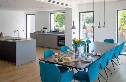 Angera Villa | Villa Ronia: An elegant and modern four-story villa located right on the Lake Maggiore, with Free WI-FI.