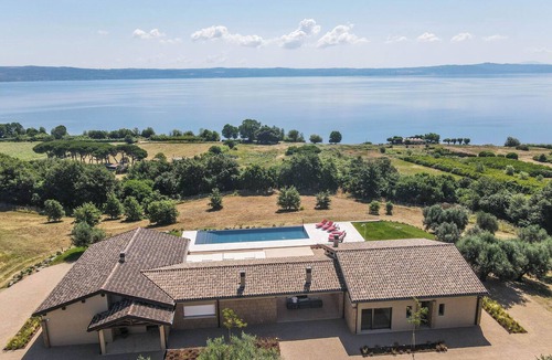 Gradoli House | Villa with magnificent views of the Bolsena lake. Air conditioning in all rooms