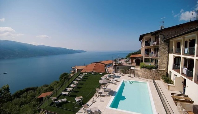 3 Room Apartment with lake view in Tignale