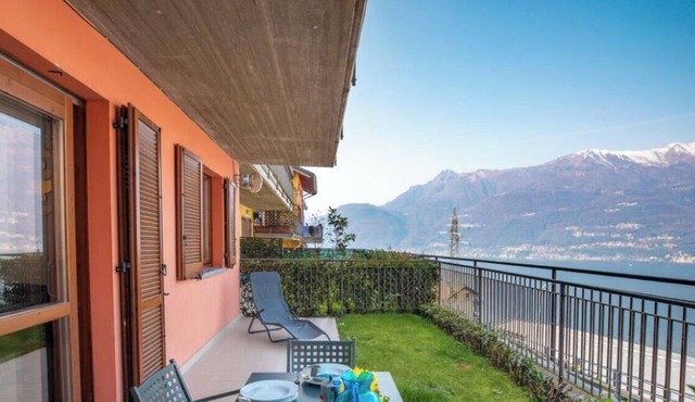 A breathtaking view in an enchanting place on LAKE COMO: apartment with 2 large bedrooms, an ideal solution for 2 couples or a family of 4. The apartment is located on the hills of Bellano, near an old sawmill. Free parking spaces are available right in in Bellano