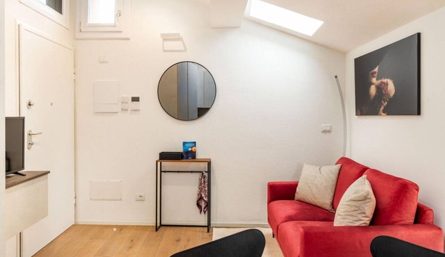 A comfortable and welcoming 30 square meters studio apartment, perfect for three people, located on the fourth floor of a renovated building (no elevator).The property is situated in the heart of Modena (within the ZTL restricted traffic zone); it is an in Modena