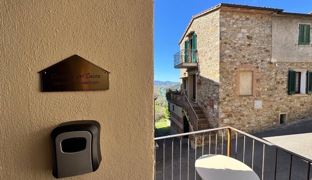 A small house nestled in the Tuscan Maremma. Pet-friendly! in Sasso D'ombrone