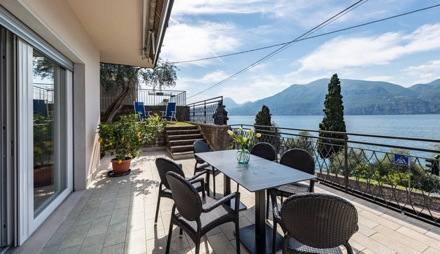 Apartment 'Cà Granda Brenzone' with Lake View, Wi-Fi and Air Conditioning in Brenzone sul Garda