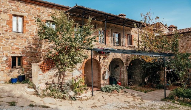 Apartment 'Reggioli- Appartamento Erborista' with Mountain View, Shared Garden and Wi-Fi
