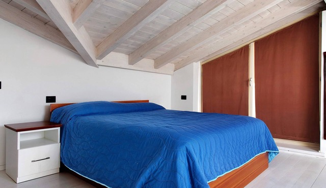 Apartment 'Rosa' with Lake View, Balcony and Wi-Fi in Laveno-Mombello