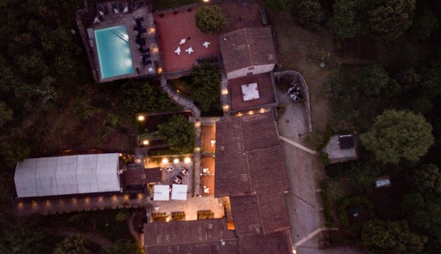 Apartment with hot tub, sauna, private pool, WIFI, A/C, TV, patio, panoramic view, close to Siena in Monteriggioni