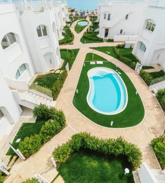 Azuleyos Garden & Pool fronte mare in Marcelli