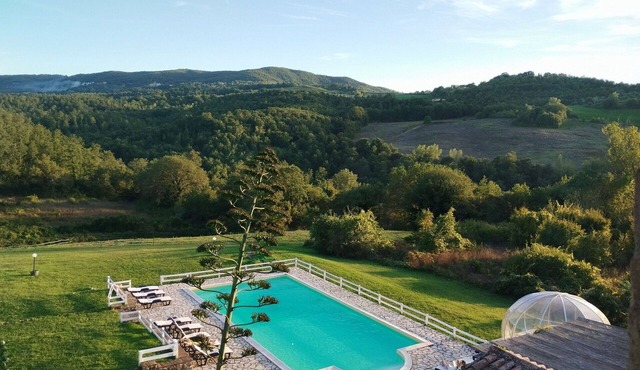 Beautiful private villa with hot tub, private pool, WIFI, TV, pets allowed and panoramic view