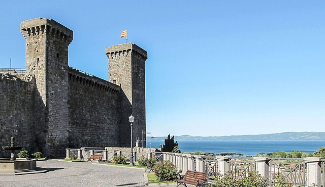 Beautiful apartment in villa with WIFI, pool, hot tub, TV, patio, pets allowed and panoramic view in Montefiascone
