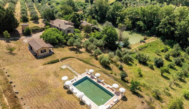 Beautiful apartment in villa with pool, WIFI, A/C, TV, patio, pets allowed and panoramic view