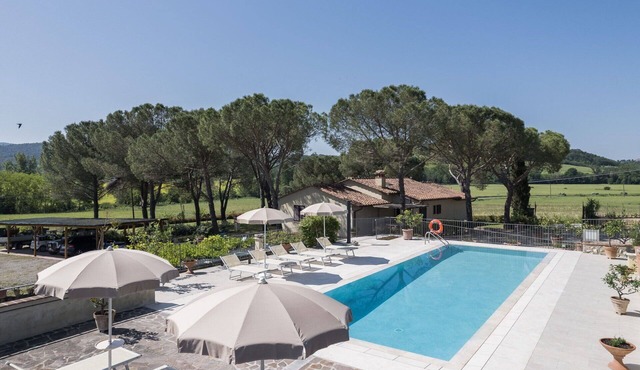 Beautiful private villa with private pool, A/C, WIFI, TV and pets allowed, close to San Gimignano in Colle Di Val D’elsa
