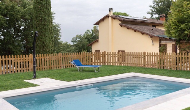 Beautiful private villa for 7 guests with private pool, WIFI, TV, terrace and pets allowed