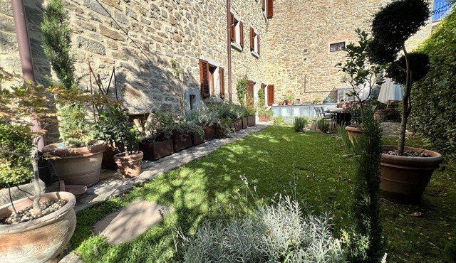 Beautiful private villa for 4 guests with WIFI, A/C in Cortona